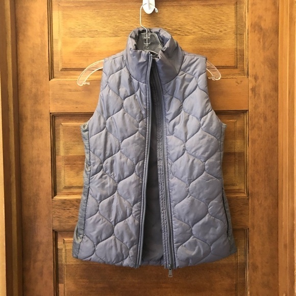 TAHARI SPORT / Grey / Puffer Style Vest / size S - Picture 3 of 10
